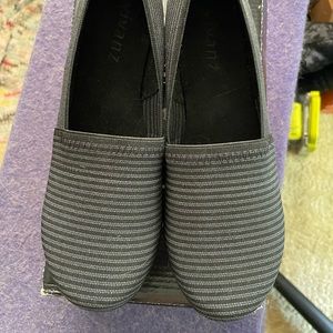 NIB Womens Vivanz 7 Flats